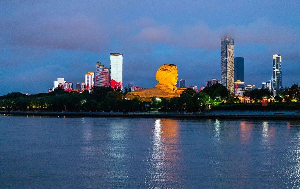 重庆KTV招聘礼仪模特,重庆商务夜场,上班没有任何压力