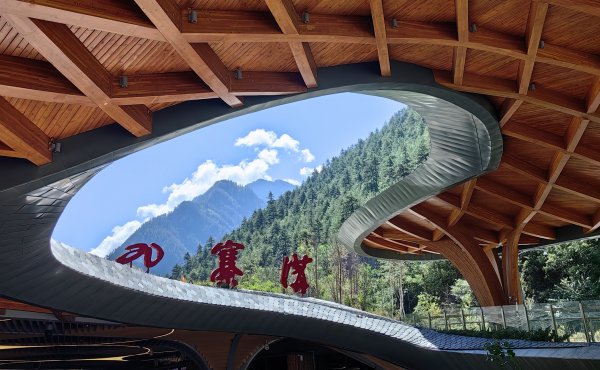 厦门商务KTV旺季招聘中轻松赚钱笑开颜